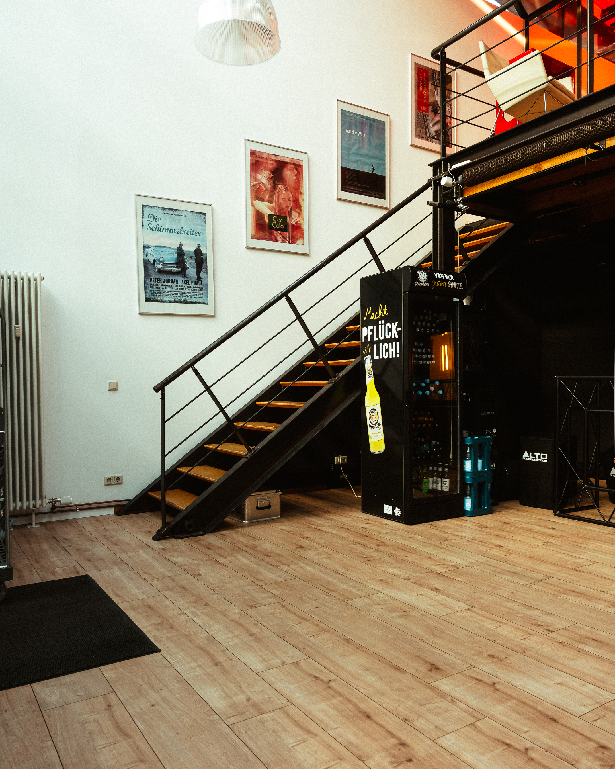 Mobile Cocktailbar in Aktion – professionelles Catering